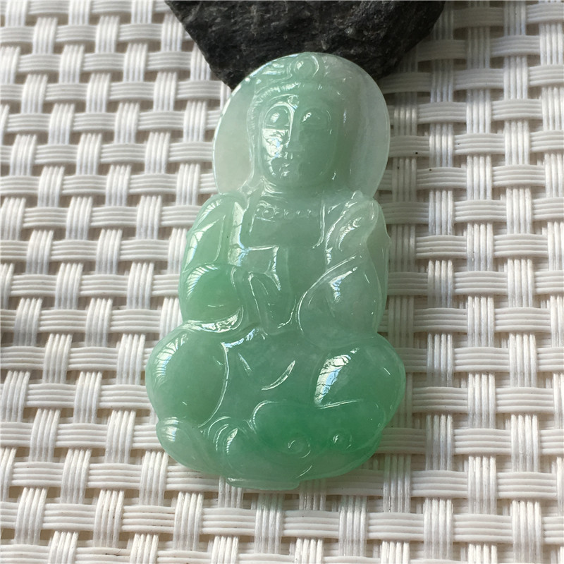 豆绿色观音挂件