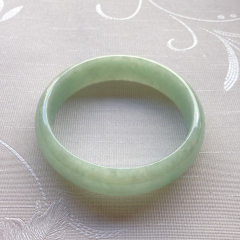 淡绿豆镯