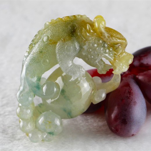 黄翡玩挂件龙钩